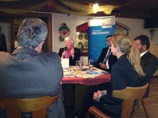 Stefan Löwl - Landratskandidat Dachau, CSU - Lebendige Diskussionskultur beim CSU-Stammtisch in Odelzhausen