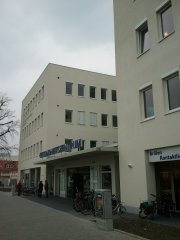 Stefan Löwl - Landratskandidat Dachau, CSU - Eröffnung des Gesundheitszentrums Karlsfeld mit Präsentation des neuen Notarztfahrzeugs des BRK